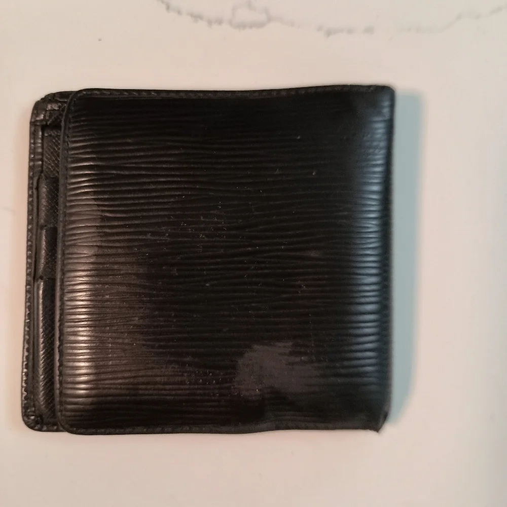 Authentic Louis Vuitton Black Leather Epi Bifold Wallet